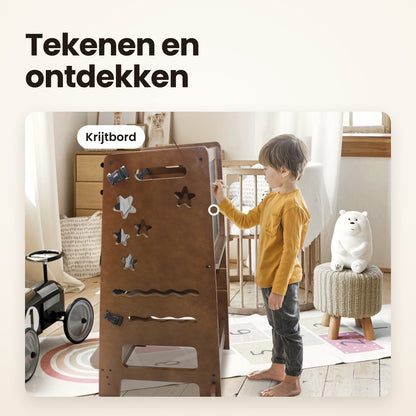 Tekenen en ontdekken: krijtbord aan de zijkant van de leertoren